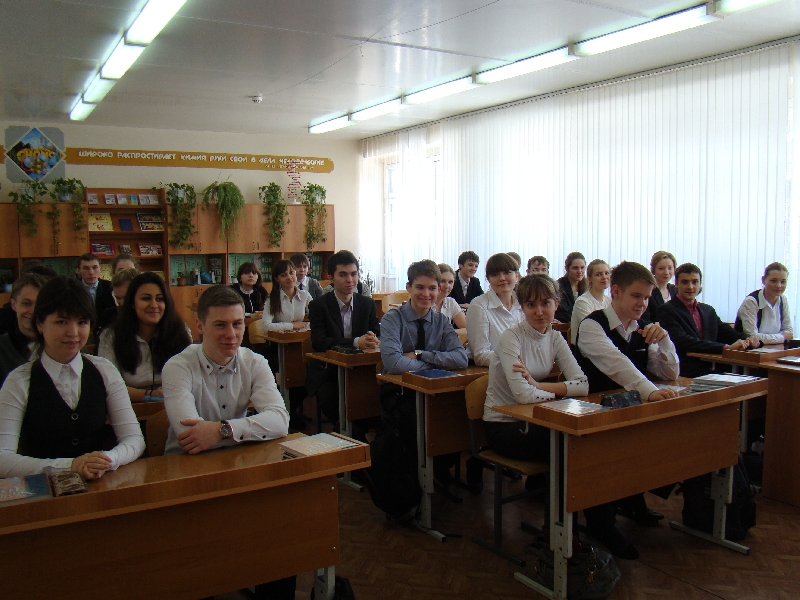 Студенты провели профориентационное мероприятие в школе № 12